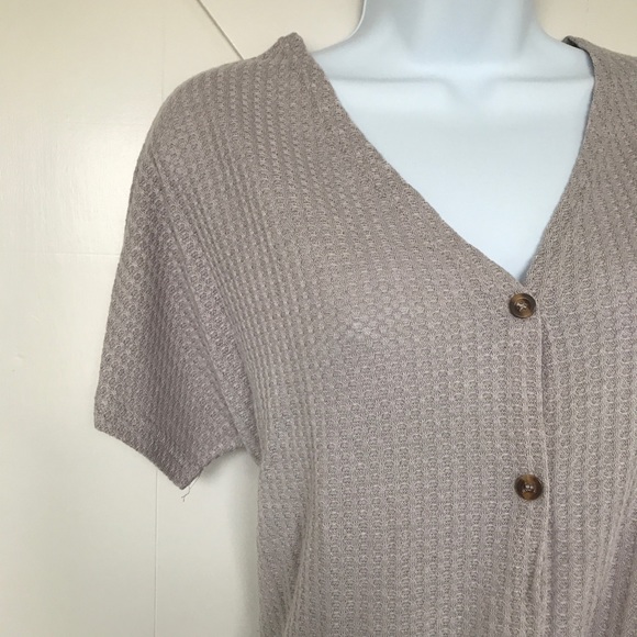 Gray loose button down short sleeve top - Picture 3 of 4